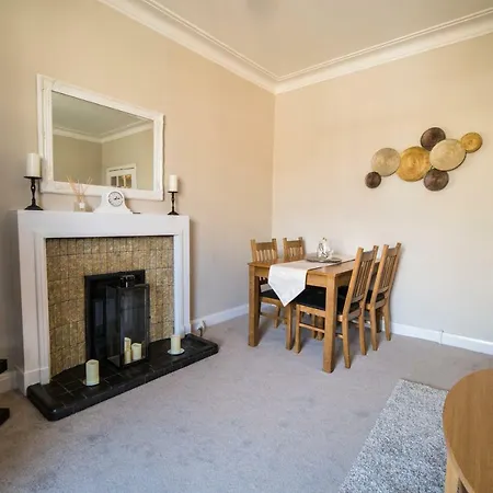 Superior Two Bedroom Morningside شقة