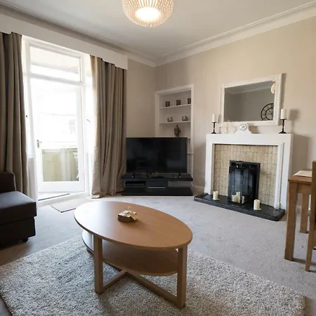 Superior Two Bedroom Morningside شقة