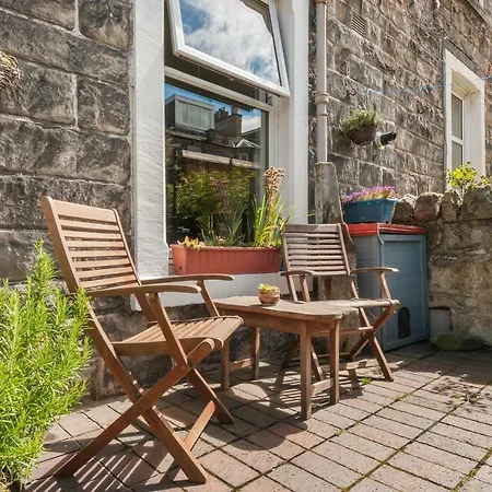 Cozy With Character Vibrant Style Flat At Leith Links Park Édimbourg