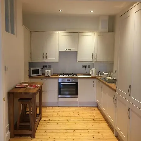 Spacious Flat In Popular Bruntsfield Edinburgh