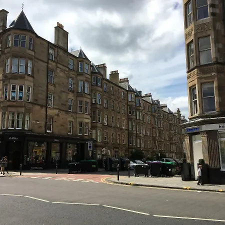 Spacious Flat In Popular Bruntsfield Apartment *