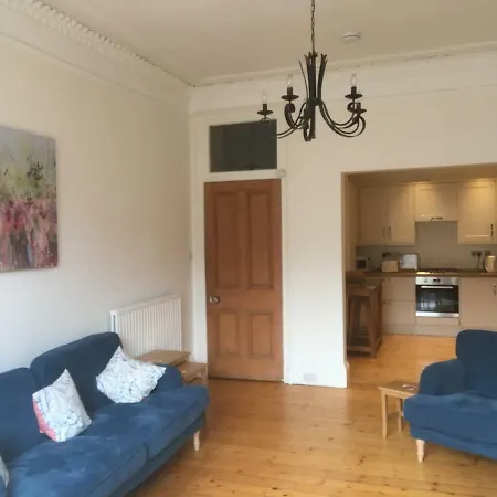 Spacious Flat In Popular Bruntsfield *