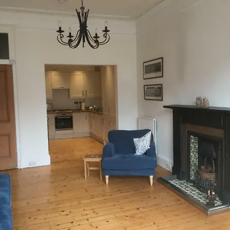 Spacious Flat In Popular Bruntsfield