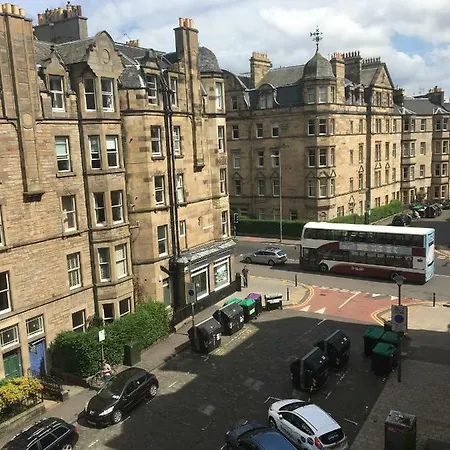 Apartment Spacious Flat In Popular Bruntsfield