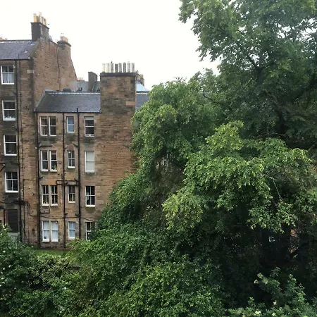 Apartment Spacious Flat In Popular Bruntsfield Edinburgh