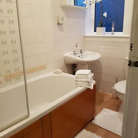 Broomfield Crescent شقة