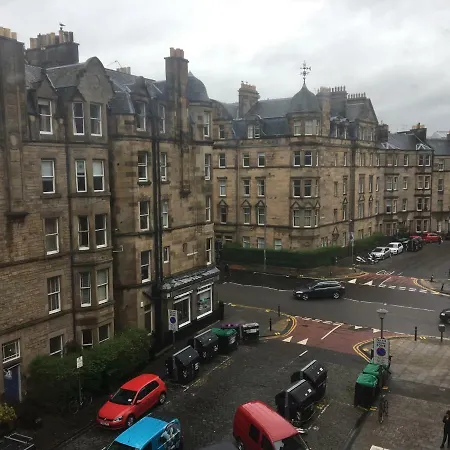 Apartment Spacious Flat In Popular Bruntsfield Edinburgh