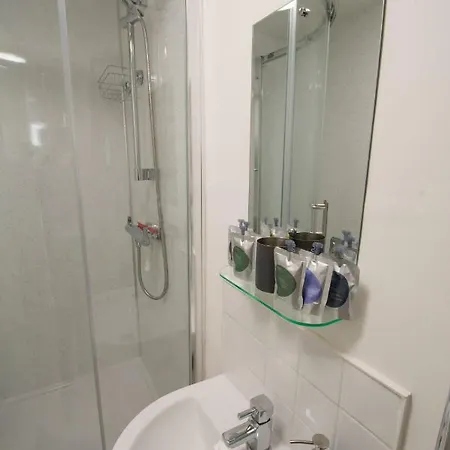Caledonian Quarters شقة