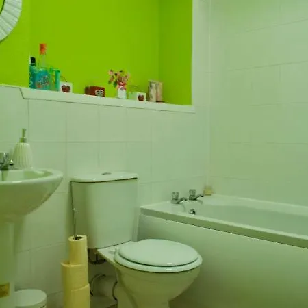 Modern 2 Bedroom アパート