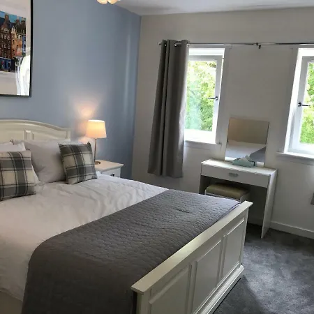 Apartment Chessels Court