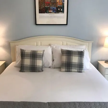 Chessels Court Apartment *