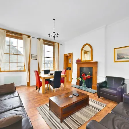 Royal Mile View Apartment *