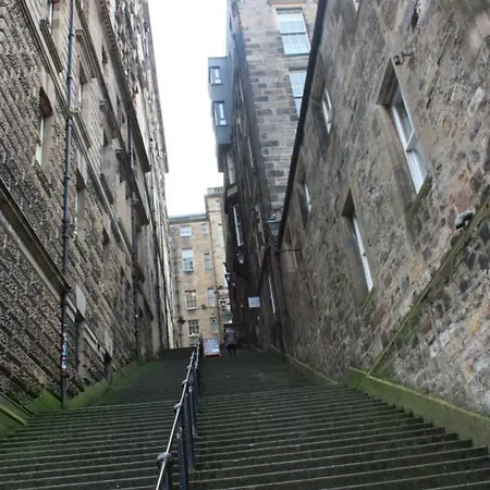 27/3a Cockburn Street *