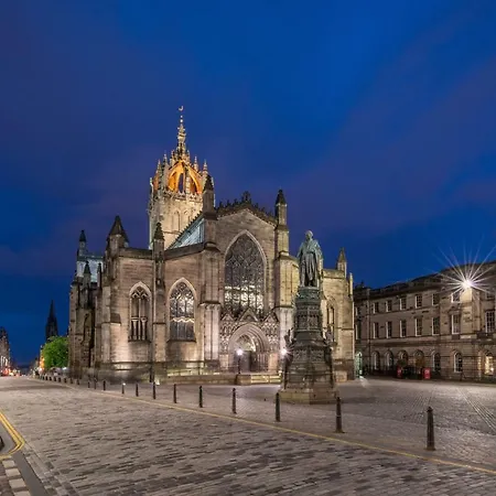 Royal Mile St Giles St