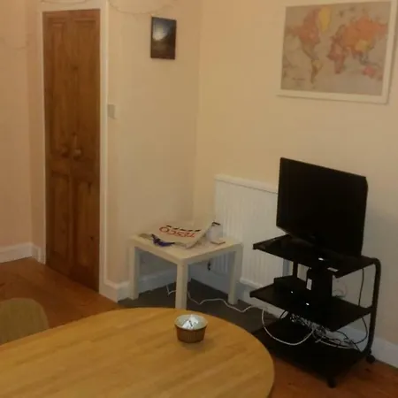 Bright And Spacious 2 Bedroom Ground Floor Flat Near City Centre إدنبرة
