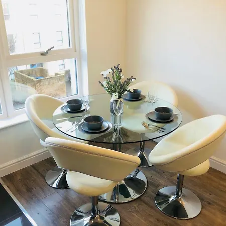 Luxurious Central Flat Close To Princes Street Apartment