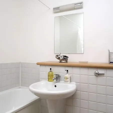 Converted Whiskey Bond 2 Bedroom 15 Minutes To Princes St/royal Mile *