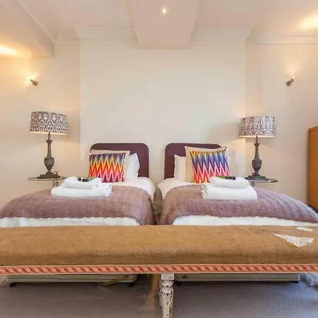North Castle Street Luxury 3 Bedroom/3 Bathroom *