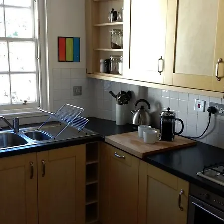 Spacious Historic 2-bed Flat On The Royal Mile