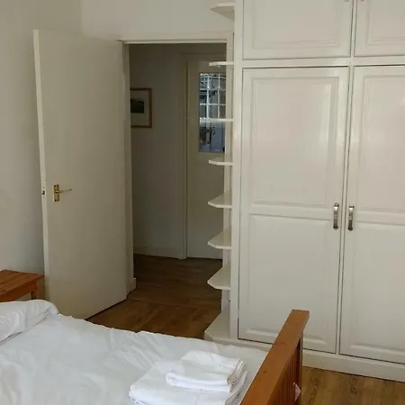 Spacious Historic 2-bed Flat On The Royal Mile * אדינבורו