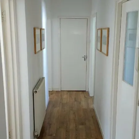 Spacious Historic 2-bed Flat On The Royal Mile
