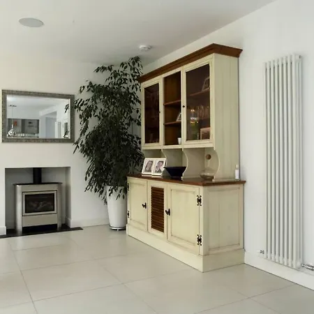 Appartamento Detached House With Gardens *