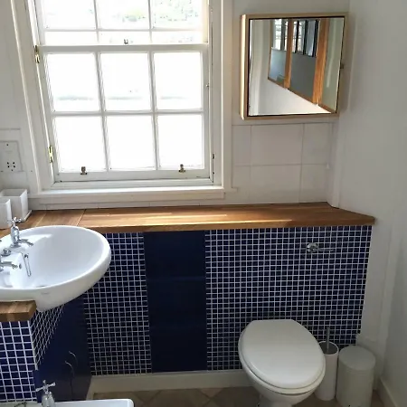 Spacious Historic 2-bed Flat On The Royal Mile * אדינבורו