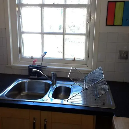 Spacious Historic 2-bed Flat On The Royal Mile *