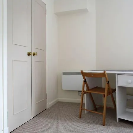 Sunny 3 Bed In Central With Free Parking