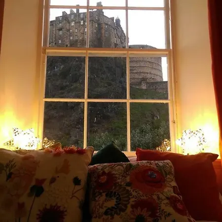 We Love Stunning Castle Views In Luxury! * Edinburgh