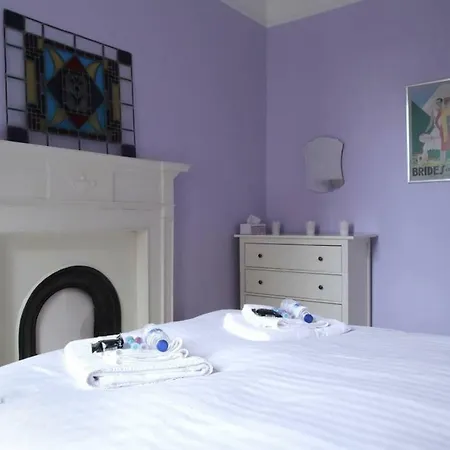 Spacious 3 Bed Central With Roof Top Terrace