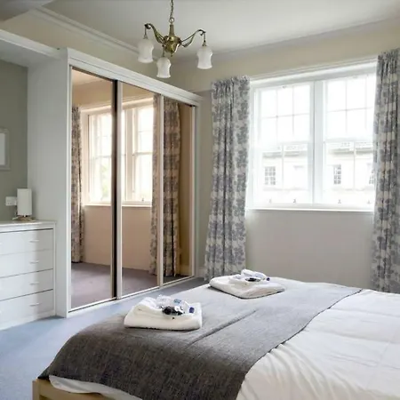Spacious 3 Bed Central With Roof Top Terrace