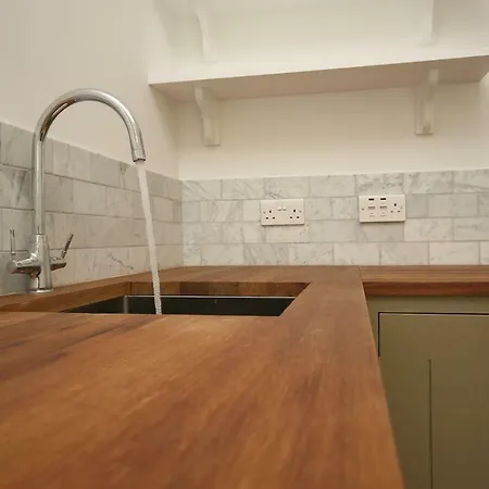 Apartment New Town Flat 10 Minutes Walk To Princes St. *