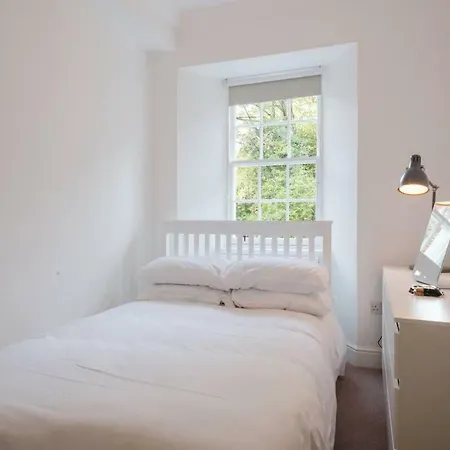 Apartment New Town Flat 10 Minutes Walk To Princes St. *