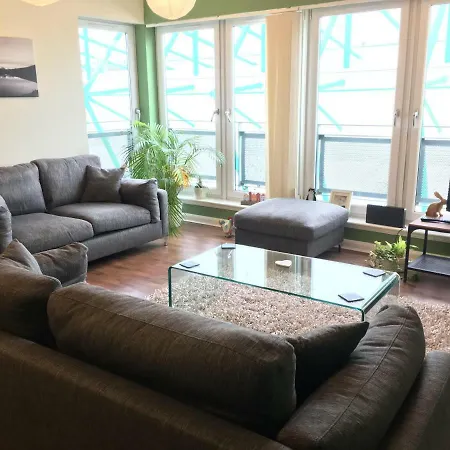 Penthouse Near Easter Road شقة