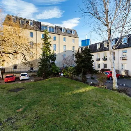 Central Penthouse With Pool Edinburgh