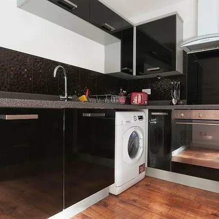 Cosy Sleeps 4, Free Parking Apartament *