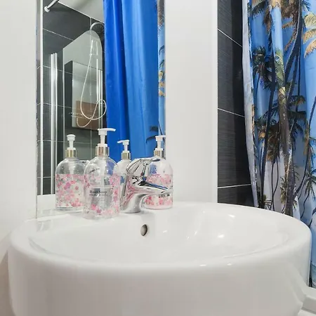 Διαμέρισμα Cosy Sleeps 4, Free Parking *