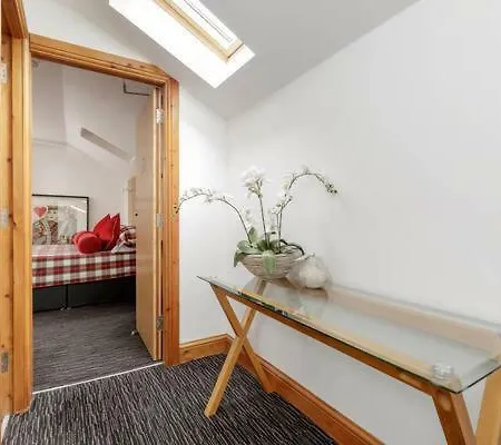 The Cumberland Mews * Edimburgo