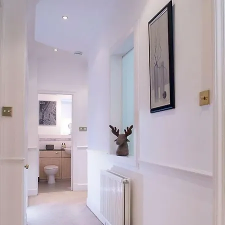 Daire Spacious West End *