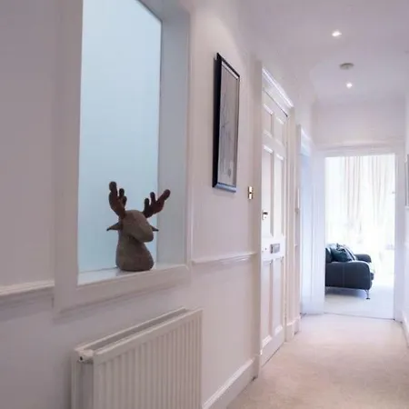 Spacious West End *