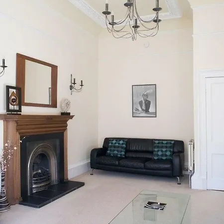 Daire Spacious West End *