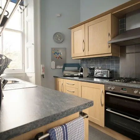 Daire Spacious West End