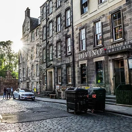 Grassmarket Apartment *