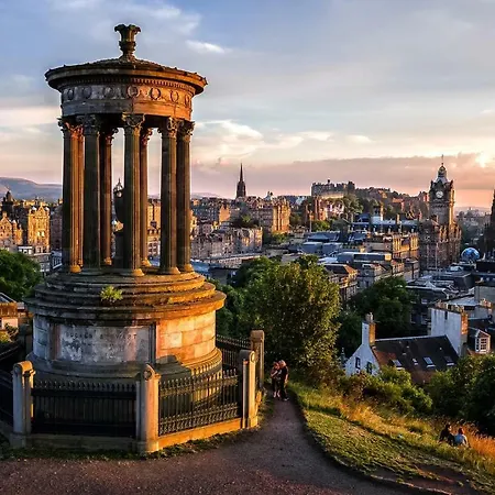 Cozy At Hawkhill Edinburgh