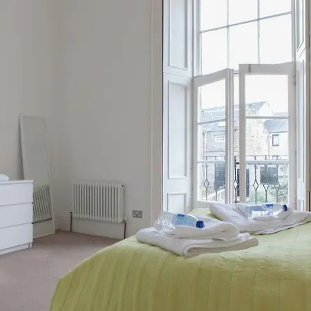 Georgian Townhouse Apt. 10 Min Walk To Princes St