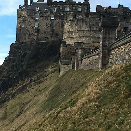 Castle Wynd - Historic Castle Views Central * Edinburgh