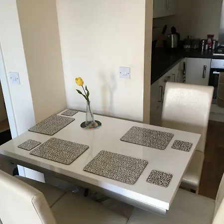 Bright, Modern,very Clean And Comfortable Flat * Edimburgo