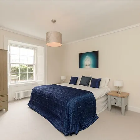 Chic In City Centre Apartment Edinburgh
