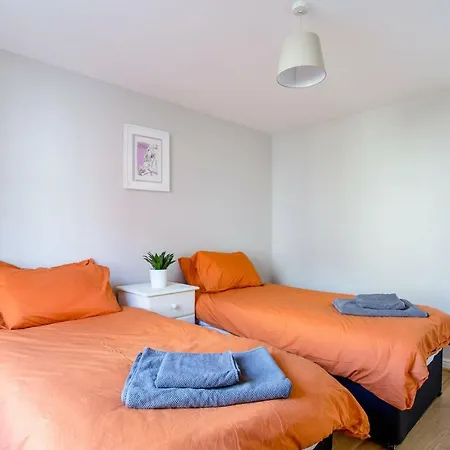Great Location, 3 Bedroom Flat At The Shore דירה אדינבורו